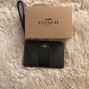 NEw Coach Wristlet